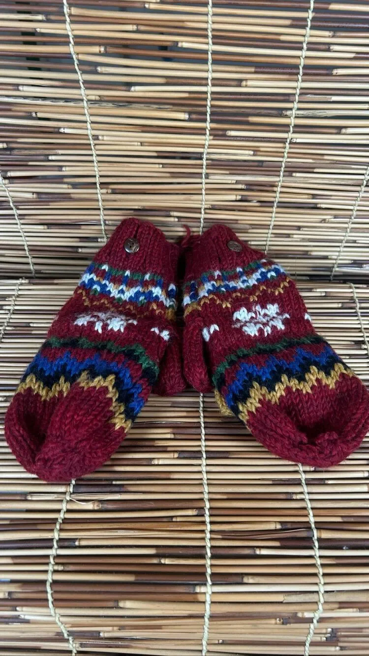 Icelandic Design Newari Nepal Chunky Knit Convertible Mittens